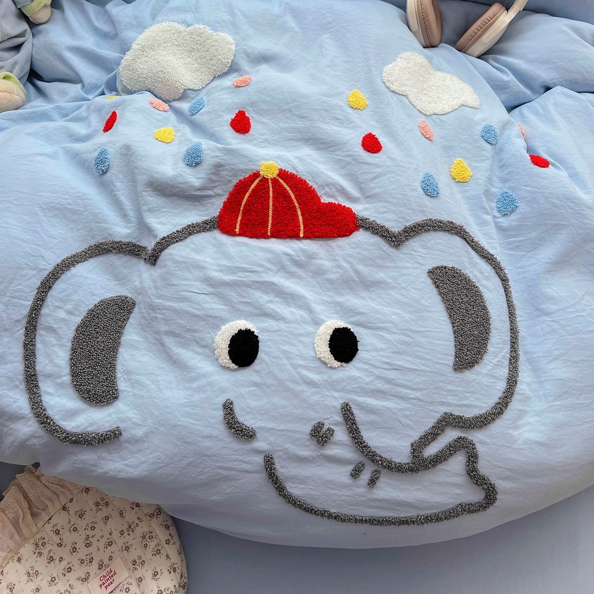 91家纺网 家纺一手货源 找家纺 凯洛奇 2025新款软糯水洗棉毛巾绣卡通四件套-奶油小象 奶油小象-蓝