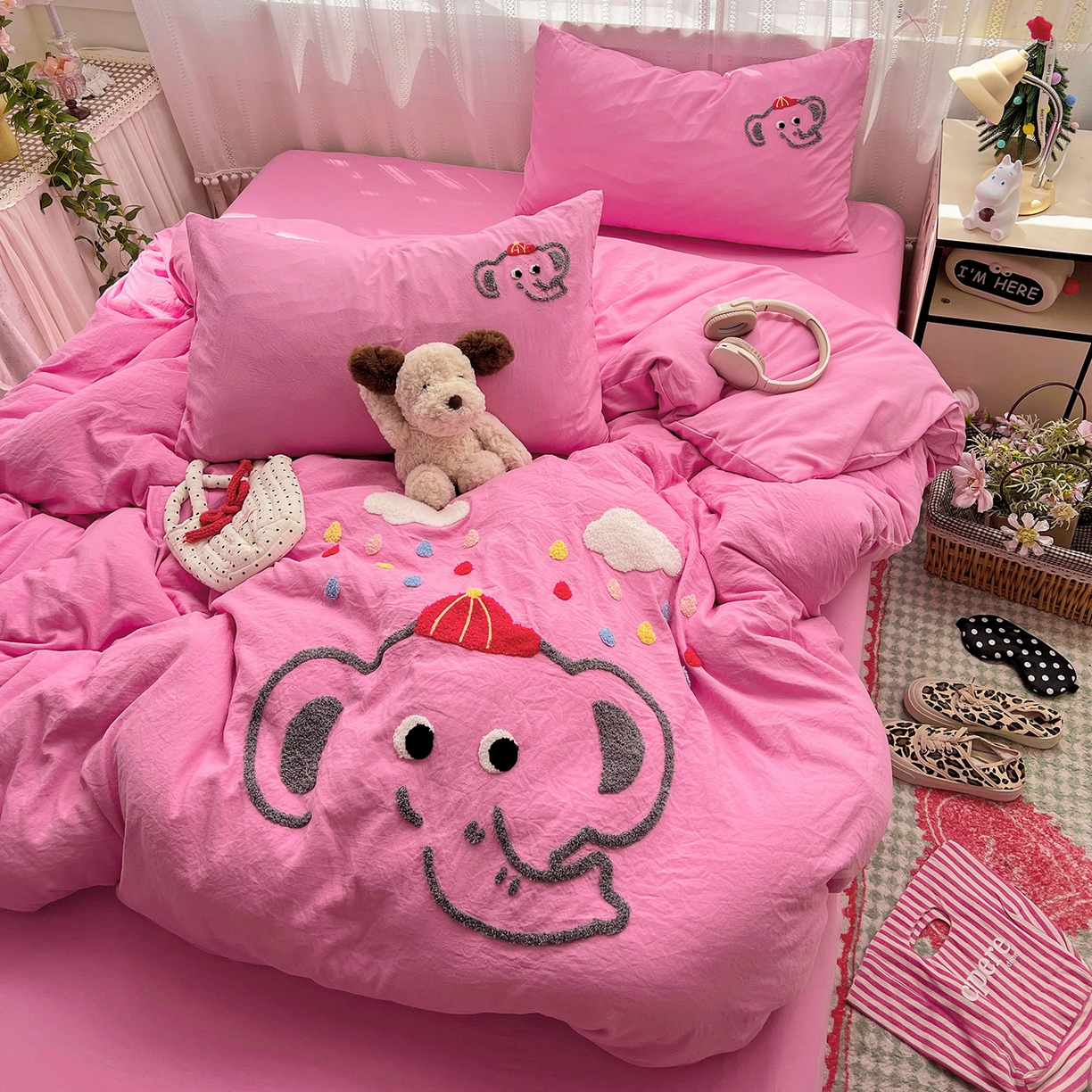 91家纺网 家纺一手货源 找家纺 凯洛奇 2025新款软糯水洗棉毛巾绣卡通四件套-奶油小象 奶油小象-玫红