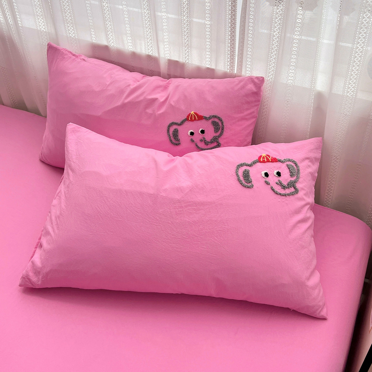 91家纺网 家纺一手货源 找家纺 凯洛奇 2025新款软糯水洗棉毛巾绣卡通四件套-奶油小象 奶油小象-玫红