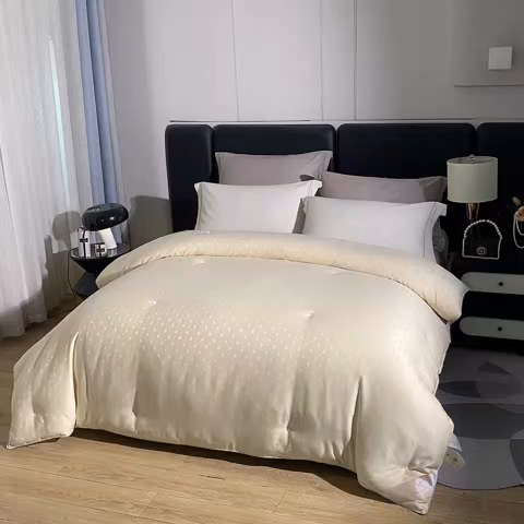 91家纺网 家纺一手货源 找家纺 恒鑫家纺 2025新款提花蚕丝被 香槟金