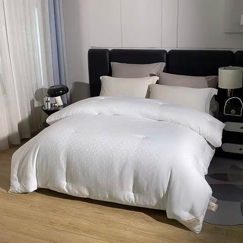 91家纺网 家纺一手货源 找家纺 恒鑫家纺 2025新款提花蚕丝被 月光白