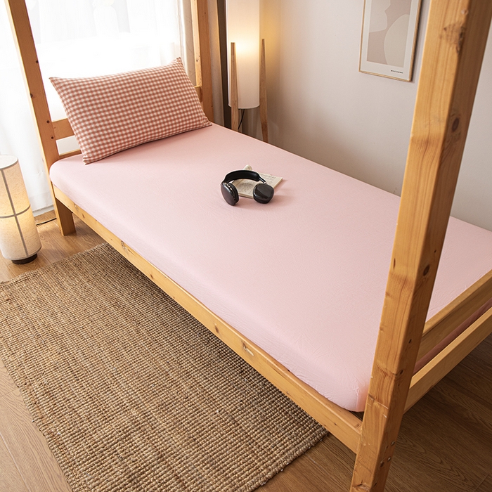 91家纺网 家纺一手货源 找家纺 九沐良品 2025新款亲肤舒适学生宿舍上下铺三件套六件套大礼包宿舍三件套上下铺三件套 粉小格