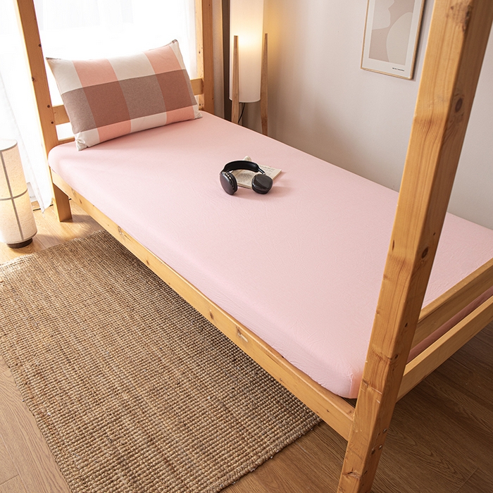 91家纺网 家纺一手货源 找家纺 九沐良品 2025新款亲肤舒适学生宿舍上下铺三件套六件套大礼包宿舍三件套上下铺三件套 粉大格