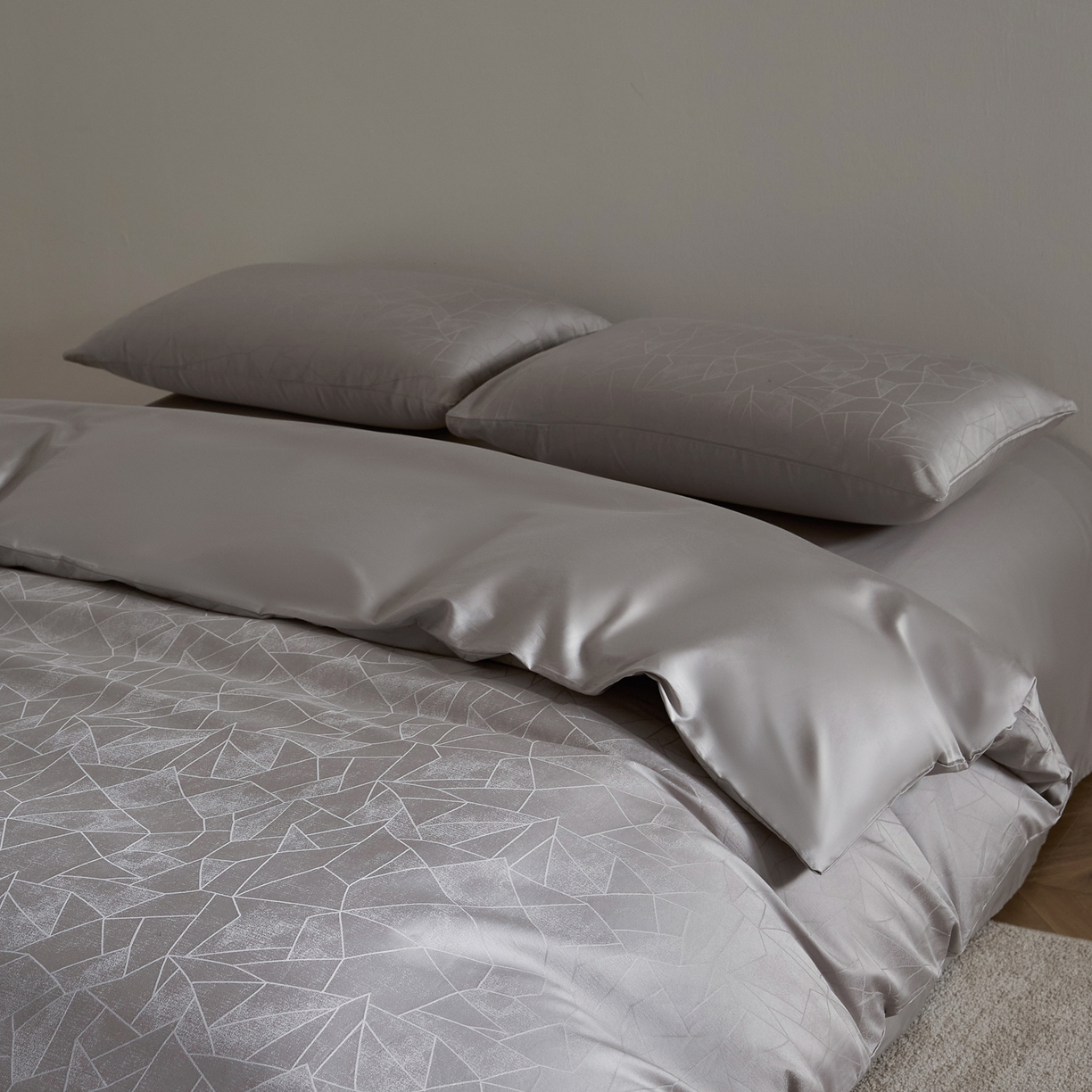 91家纺网 家纺一手货源 找家纺 （总）ONE TWO ONE 1212025新款高支高密长绒棉贡缎精工提花四件套-璀璨光影（为了各位老板们都有利润空间，平台控价券后不得低于228/318/338元，感谢您的配合与支持！！）