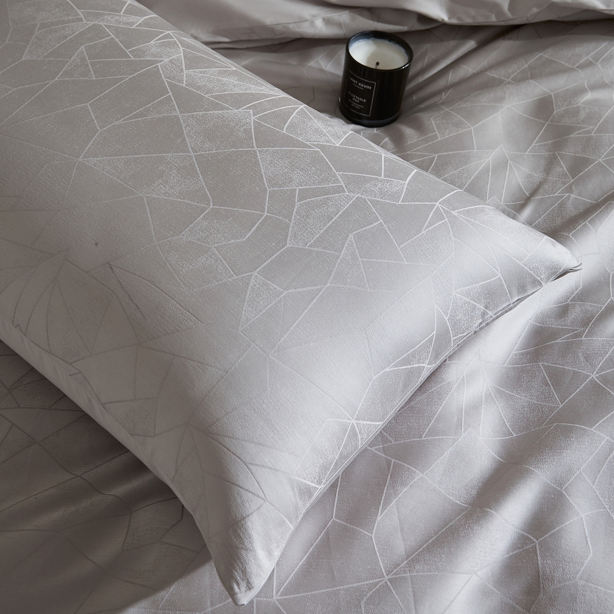 91家纺网 家纺一手货源 找家纺 （总）ONE TWO ONE 1212025新款高支高密长绒棉贡缎精工提花四件套-璀璨光影（为了各位老板们都有利润空间，平台控价券后不得低于228/318/338元，感谢您的配合与支持！！）