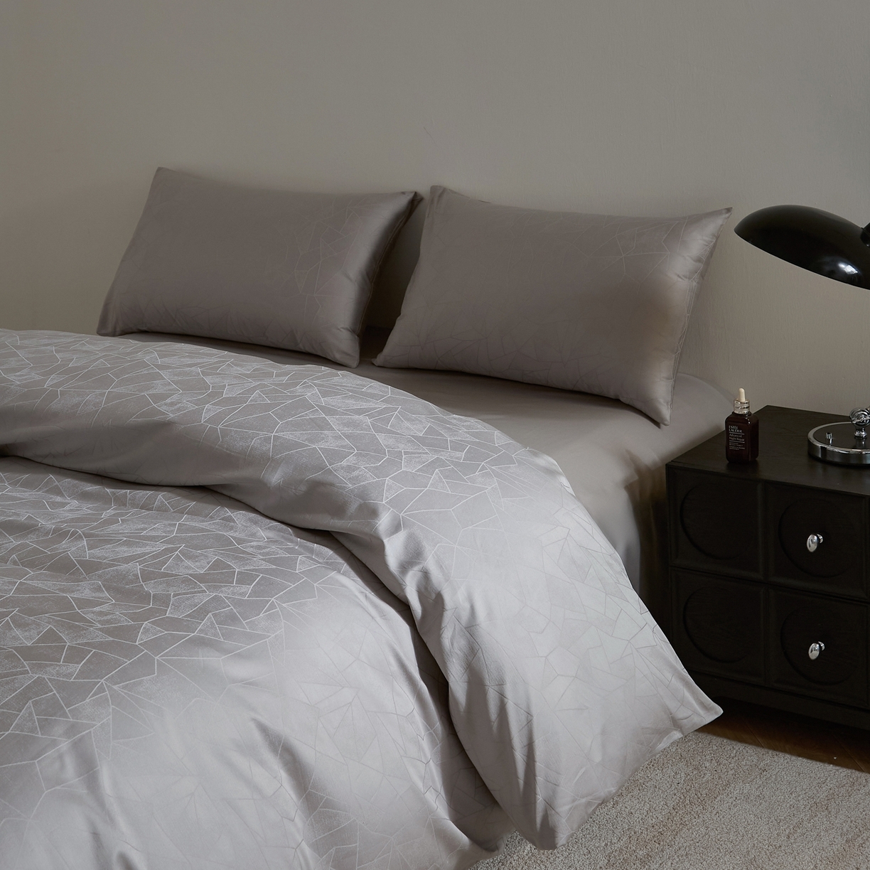 91家纺网 家纺一手货源 找家纺 （总）ONE TWO ONE 1212025新款高支高密长绒棉贡缎精工提花四件套-璀璨光影（为了各位老板们都有利润空间，平台控价券后不得低于228/318/338元，感谢您的配合与支持！！）