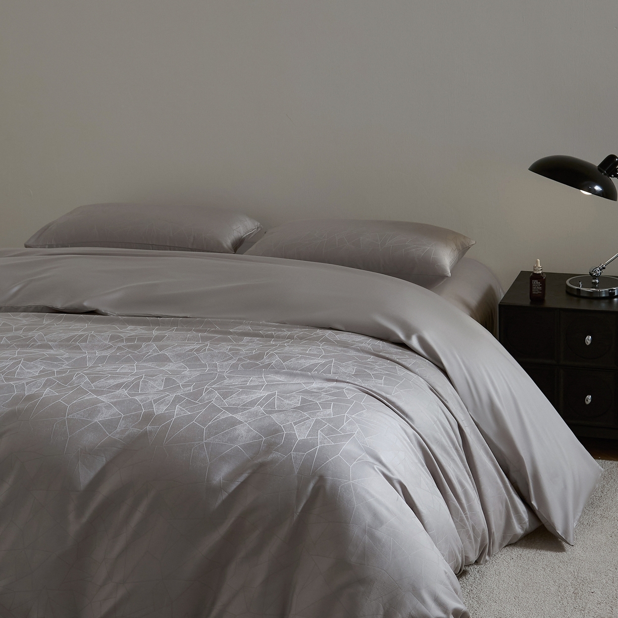 91家纺网 家纺一手货源 找家纺 （总）ONE TWO ONE 1212025新款高支高密长绒棉贡缎精工提花四件套-璀璨光影（为了各位老板们都有利润空间，平台控价券后不得低于228/318/338元，感谢您的配合与支持！！）