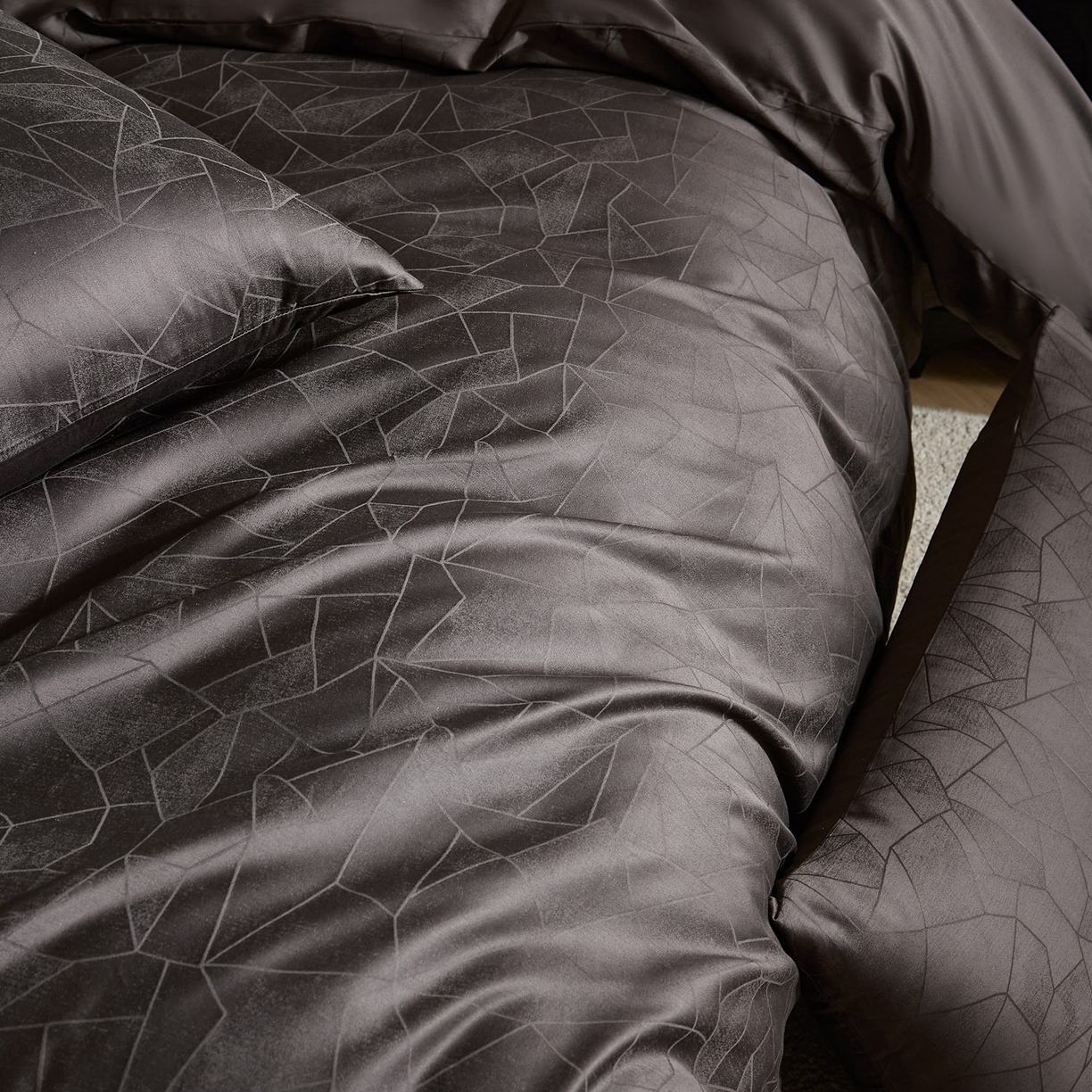 91家纺网 家纺一手货源 找家纺 ONE TWO ONE 1212025新款高支高密长绒棉贡缎精工提花四件套-璀璨光影（为了各位老板们都有利润空间，平台控价券后不得低于228/318/338元，感谢您的配合与支持！！） 璀璨光影-竹咖