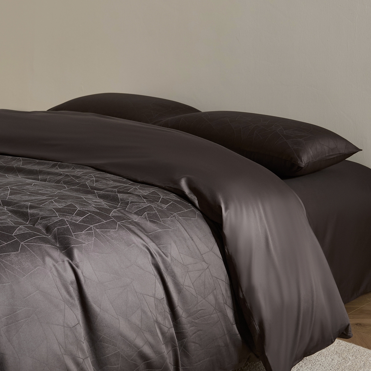 91家纺网 家纺一手货源 找家纺 ONE TWO ONE 1212025新款高支高密长绒棉贡缎精工提花四件套-璀璨光影（为了各位老板们都有利润空间，平台控价券后不得低于228/318/338元，感谢您的配合与支持！！） 璀璨光影-竹咖