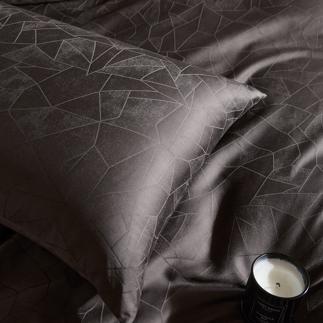 91家纺网 家纺一手货源 找家纺 ONE TWO ONE 1212025新款高支高密长绒棉贡缎精工提花四件套-璀璨光影（为了各位老板们都有利润空间，平台控价券后不得低于228/318/338元，感谢您的配合与支持！！） 璀璨光影-竹咖