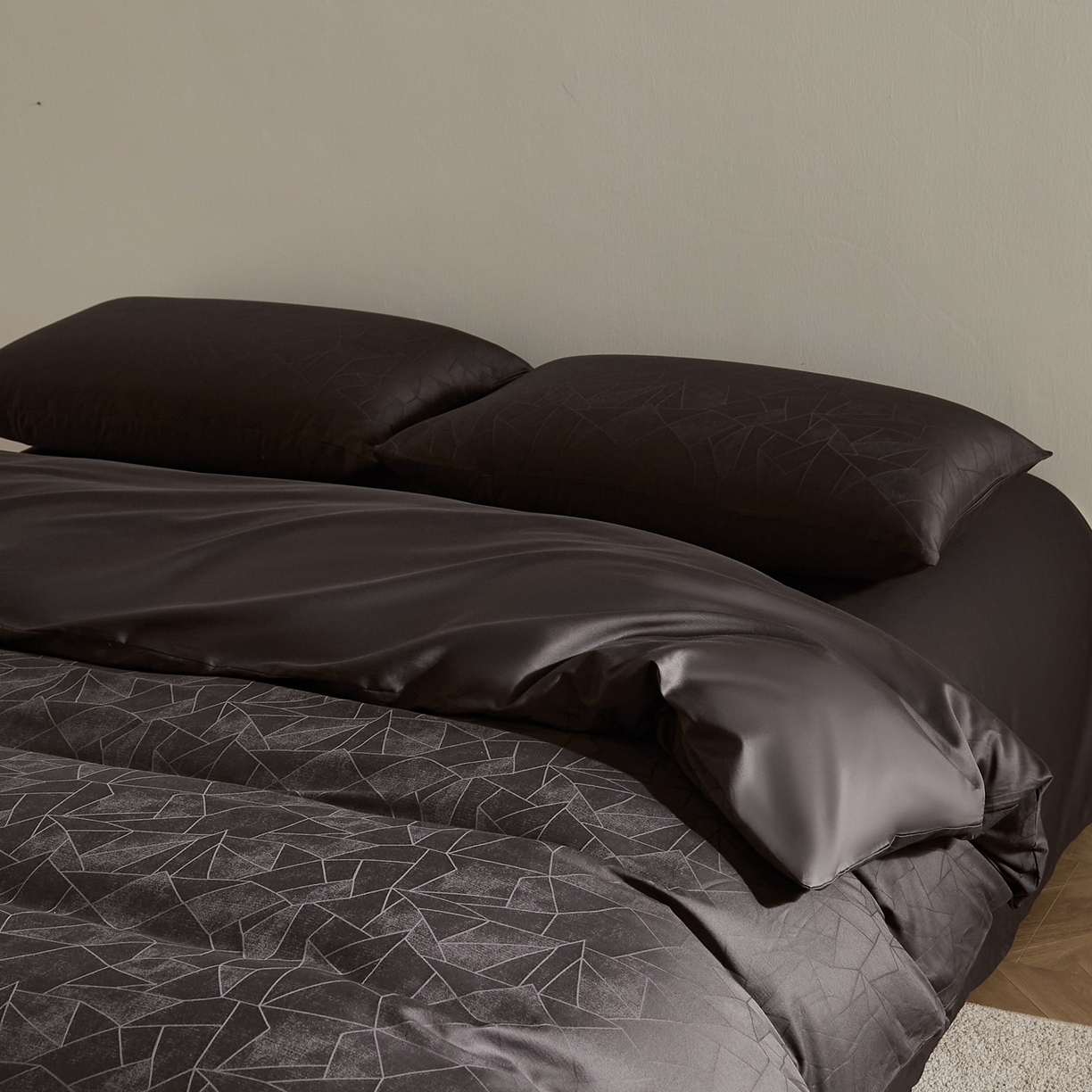 91家纺网 家纺一手货源 找家纺 ONE TWO ONE 1212025新款高支高密长绒棉贡缎精工提花四件套-璀璨光影（为了各位老板们都有利润空间，平台控价券后不得低于228/318/338元，感谢您的配合与支持！！） 璀璨光影-竹咖