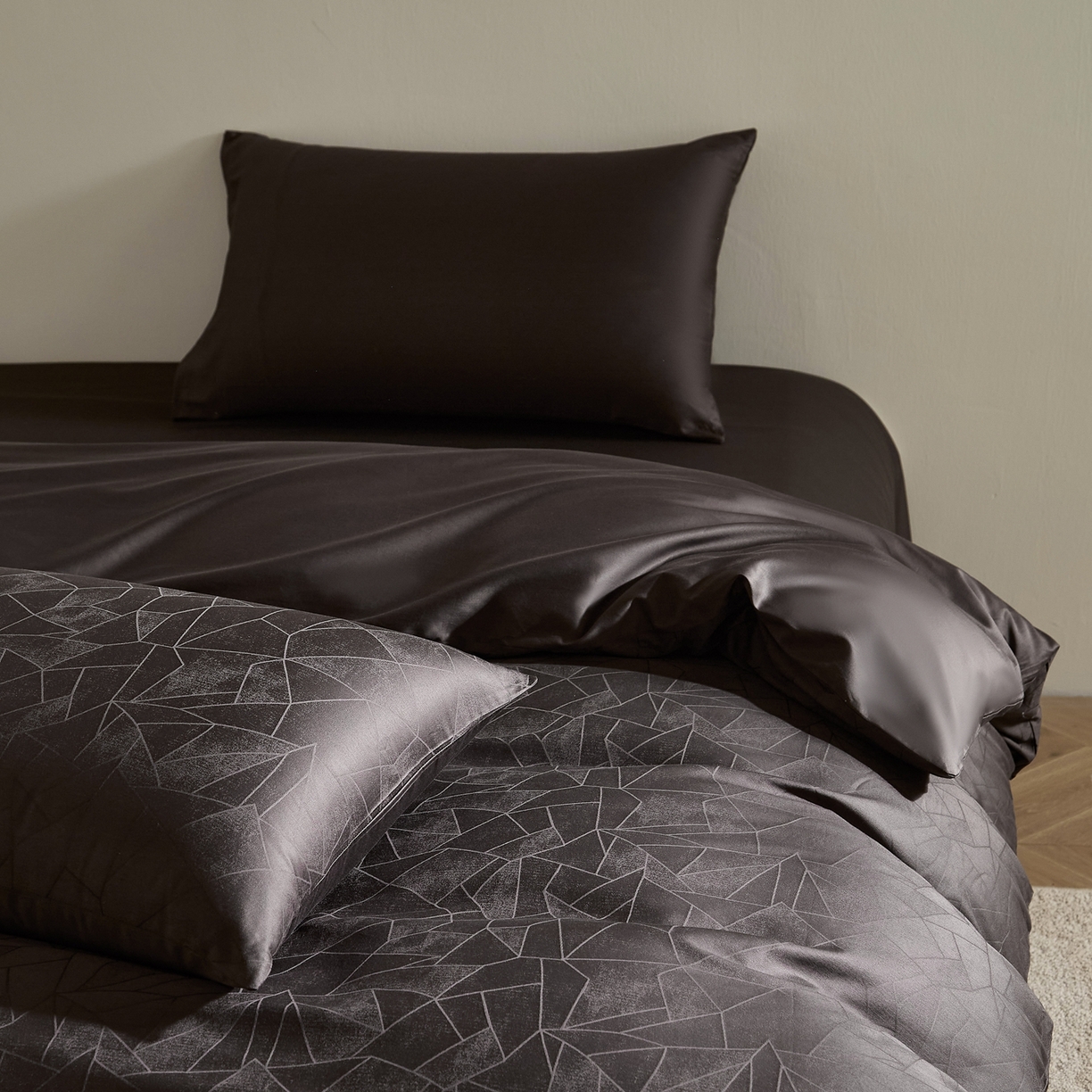 91家纺网 家纺一手货源 找家纺 ONE TWO ONE 1212025新款高支高密长绒棉贡缎精工提花四件套-璀璨光影（为了各位老板们都有利润空间，平台控价券后不得低于228/318/338元，感谢您的配合与支持！！） 璀璨光影-竹咖