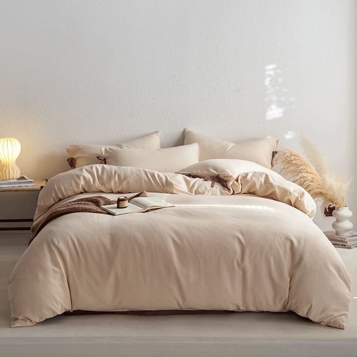 91家纺网 家纺一手货源 找家纺 格里芬家纺 2025新款水洗针织提花纯色磨毛蝴蝶结四件套 米杏色+迷雾棕