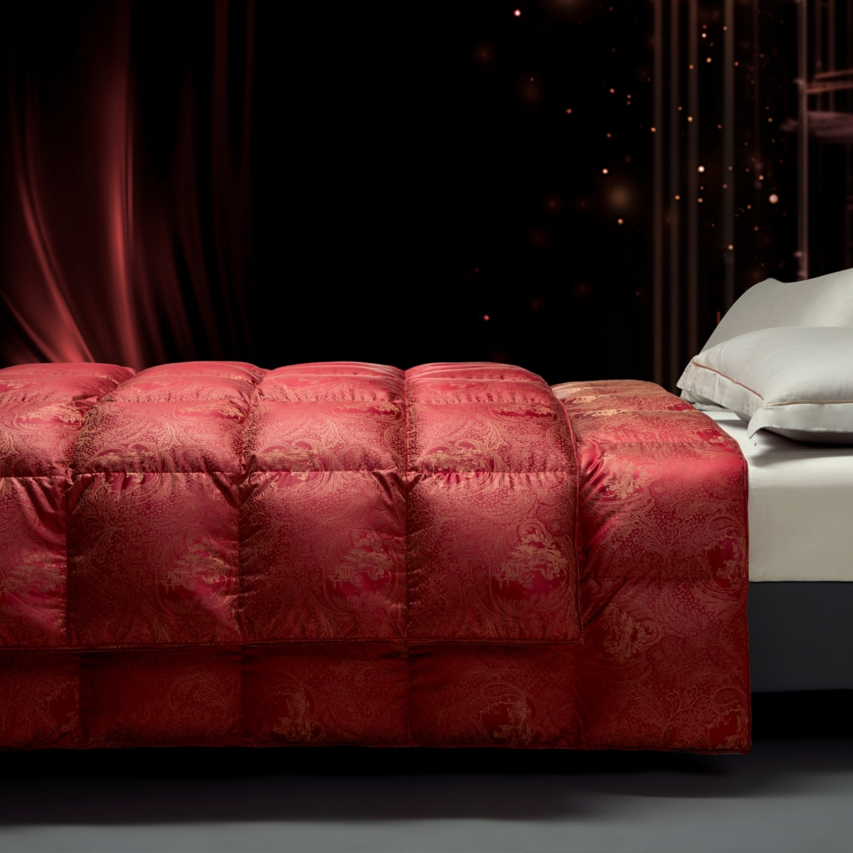 91家纺网 家纺一手货源 找家纺 织梦人羽绒工厂店 2025新款高蓬松羽绒被85鸭绒大牌同款花型-高精密提花系列 高精密提花-罗马庄园大红