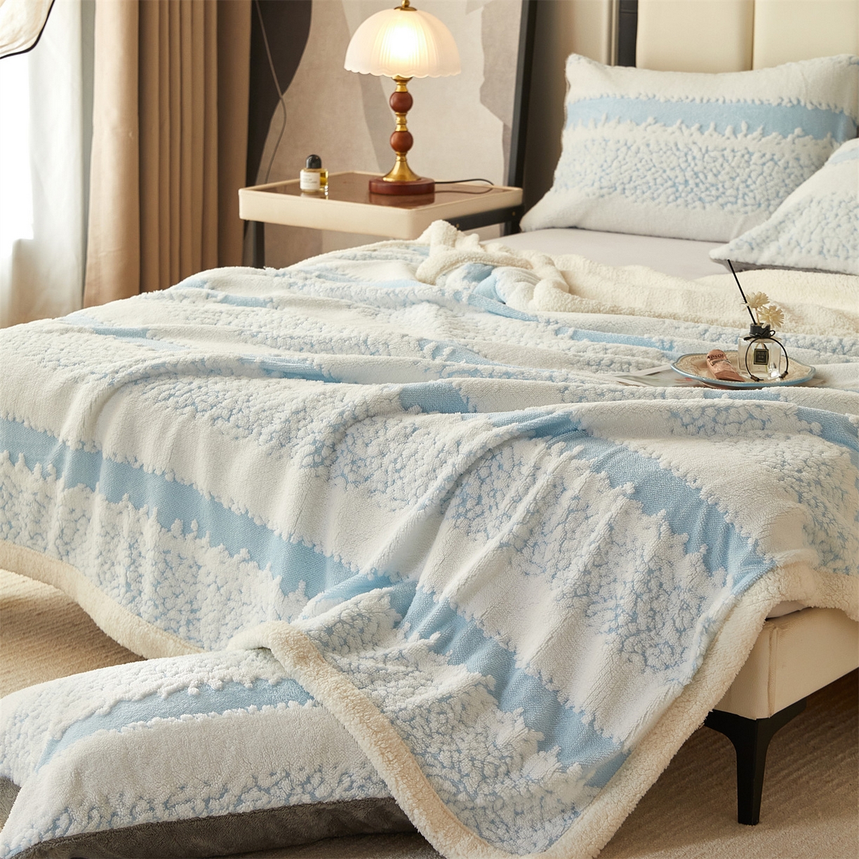 91家纺网 家纺一手货源 找家纺 莱家富 2026新款双层加厚阳离子提花毛毯羊羔绒毛毯盖毯办公室午休毯 浔彩-天蓝