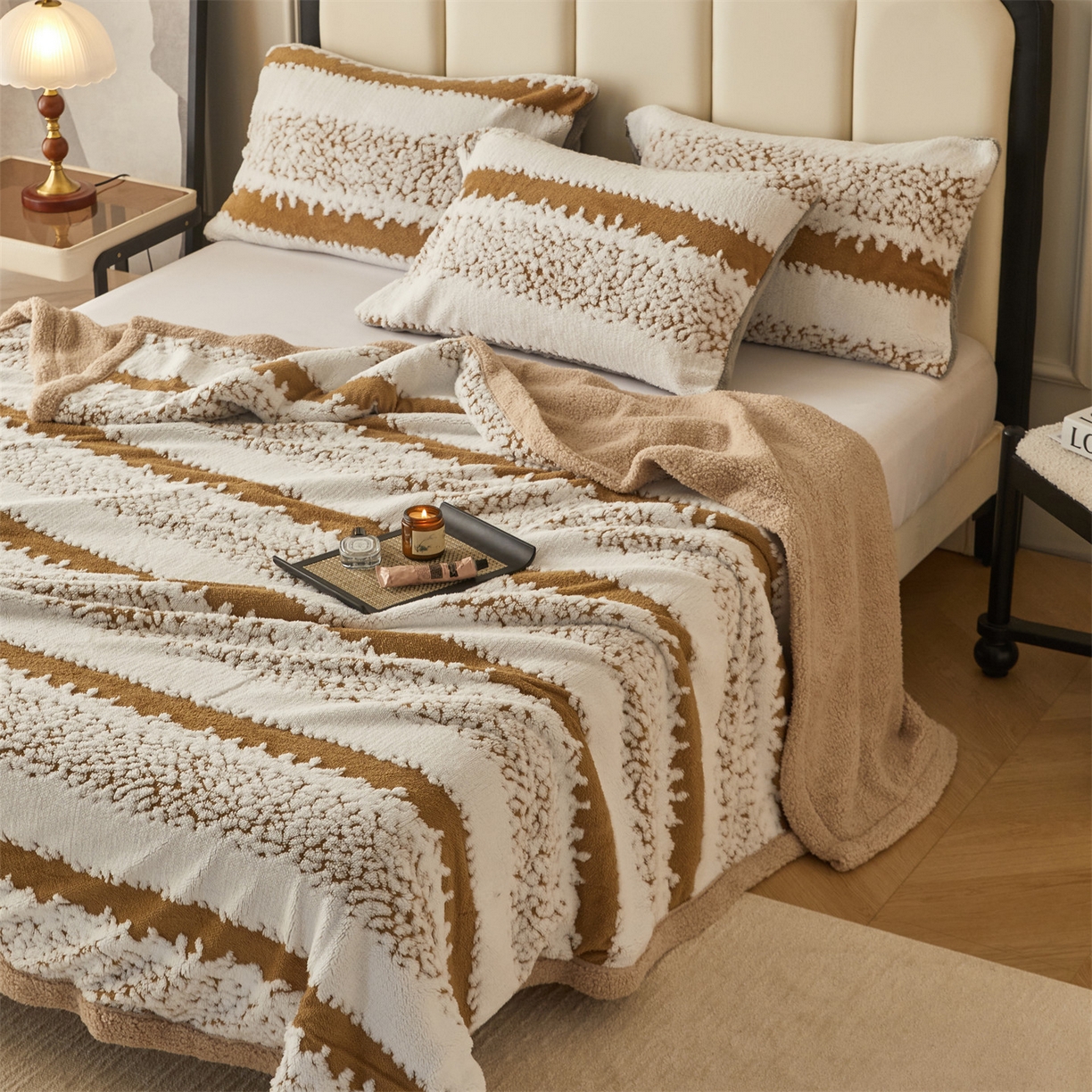 91家纺网 家纺一手货源 找家纺 莱家富 2026新款双层加厚阳离子提花毛毯羊羔绒毛毯盖毯办公室午休毯 浔彩-驼色