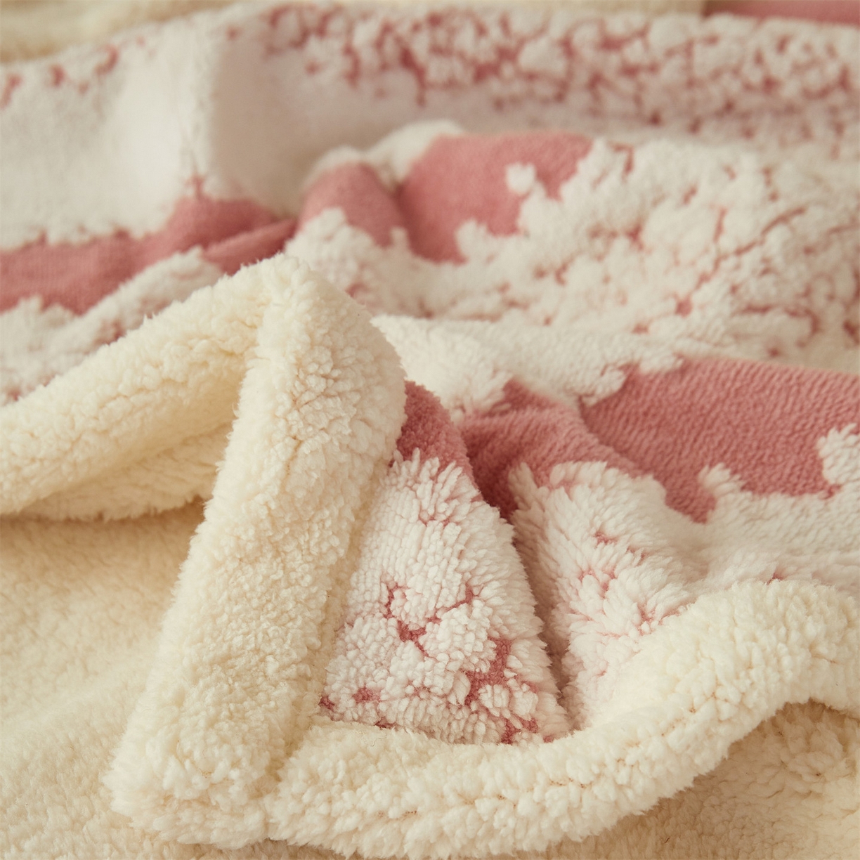 91家纺网 家纺一手货源 找家纺 莱家富 2026新款双层加厚阳离子提花毛毯羊羔绒毛毯盖毯办公室午休毯 浔彩-豆沙