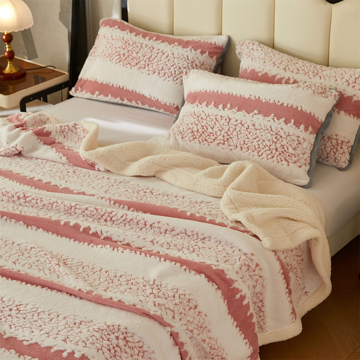 91家纺网 家纺一手货源 找家纺 莱家富 2026新款双层加厚阳离子提花毛毯羊羔绒毛毯盖毯办公室午休毯 浔彩-豆沙