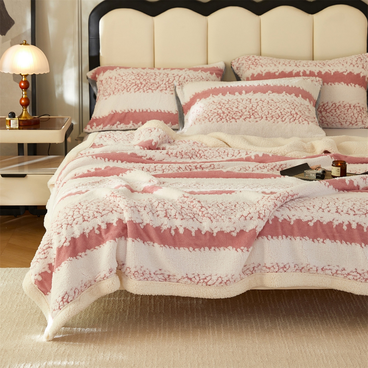 91家纺网 家纺一手货源 找家纺 莱家富 2026新款双层加厚阳离子提花毛毯羊羔绒毛毯盖毯办公室午休毯 浔彩-豆沙