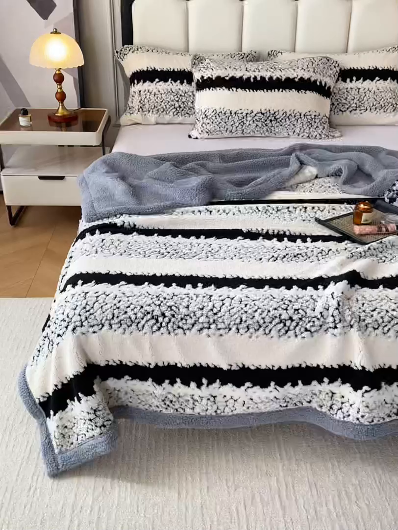 91家纺网 家纺一手货源 找家纺 莱家富 2026新款双层加厚阳离子提花毛毯羊羔绒毛毯盖毯办公室午休毯 浔彩-奶白