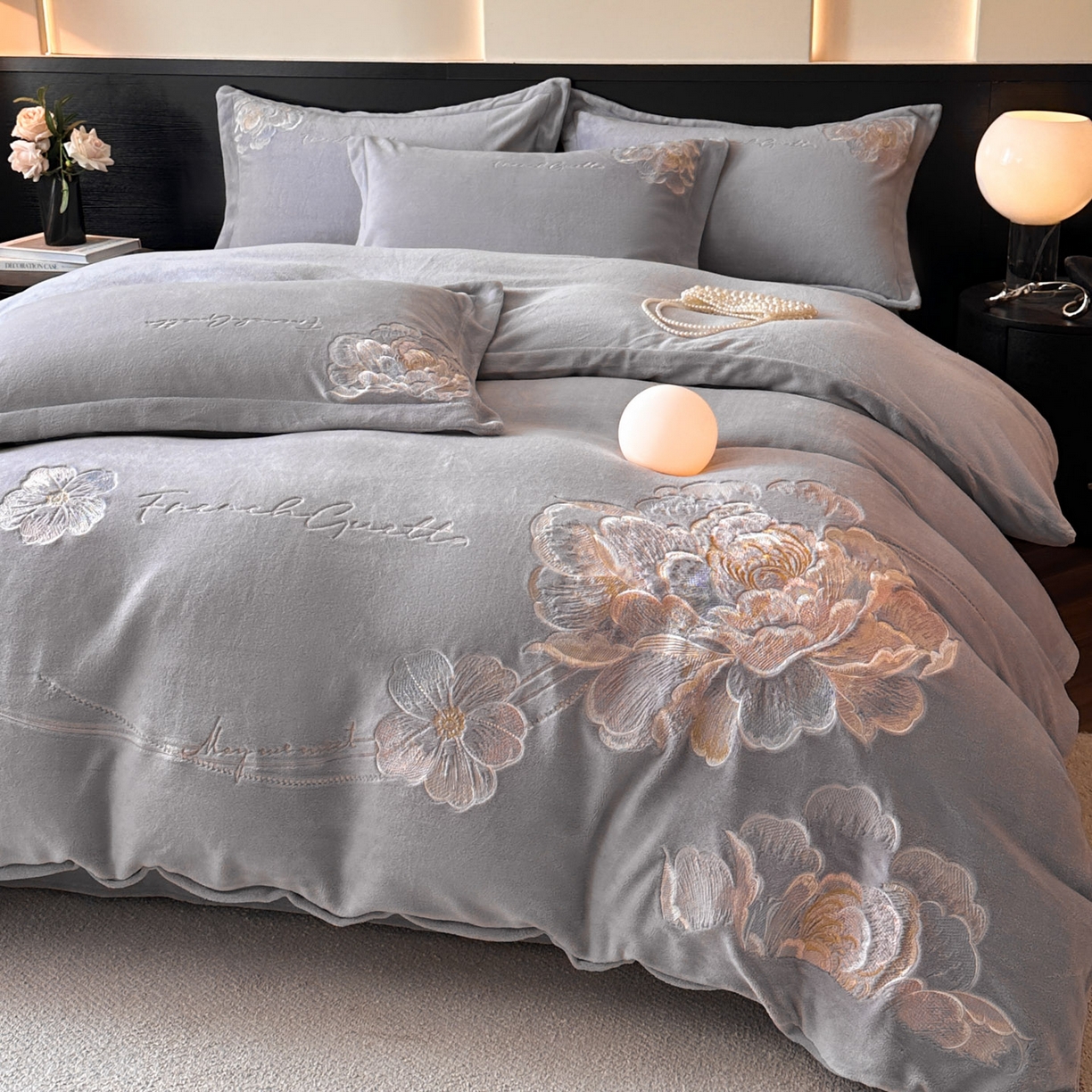 菲儿家纺 2025新款轻奢简约牛奶绒刺绣保暖四件套 如梦绒-灰