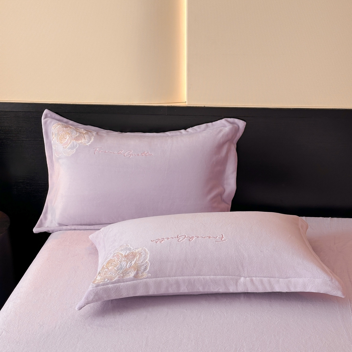 91家纺网 家纺一手货源 找家纺 菲儿家纺 2025新款轻奢简约牛奶绒刺绣保暖四件套 如梦绒-紫