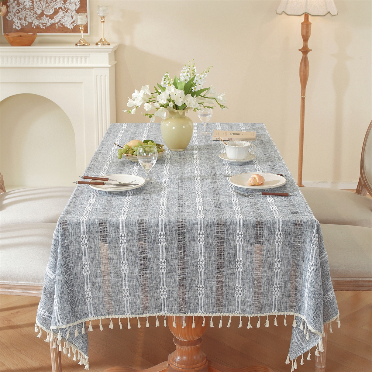 91家纺网 家纺一手货源 找家纺 共鸣沙发垫 2025新款棉麻桌布镂空条纹系列 镂空条纹蓝色