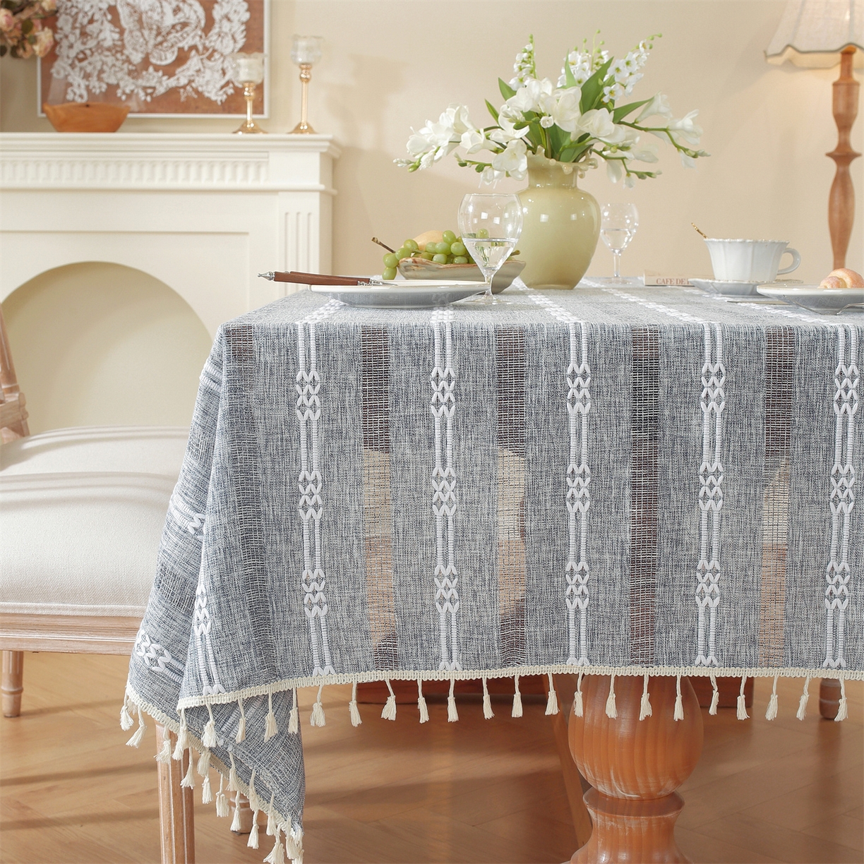 91家纺网 家纺一手货源 找家纺 共鸣沙发垫 2025新款棉麻桌布镂空条纹系列 镂空条纹蓝色