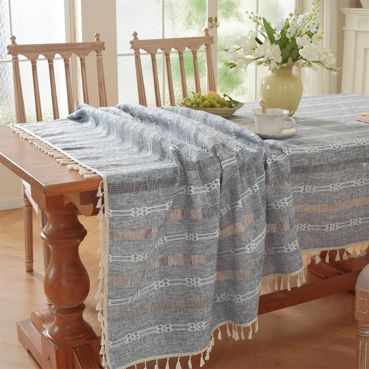 91家纺网 家纺一手货源 找家纺 共鸣沙发垫 2025新款棉麻桌布镂空条纹系列 镂空条纹蓝色