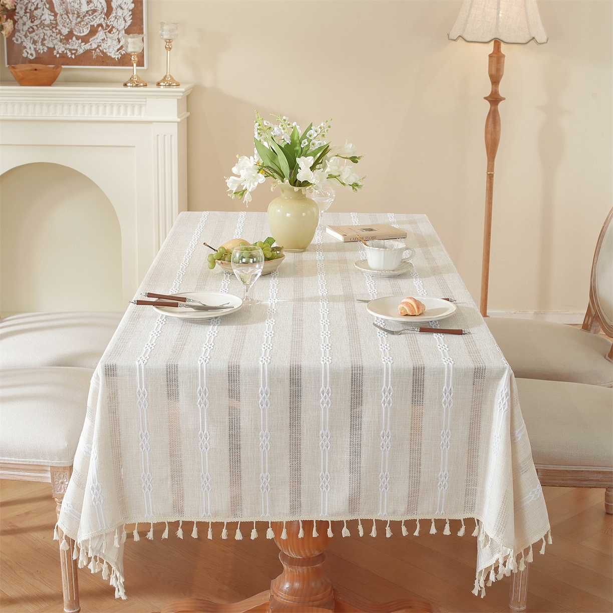 91家纺网 家纺一手货源 找家纺 共鸣沙发垫 2025新款棉麻桌布镂空条纹系列 镂空条纹米色