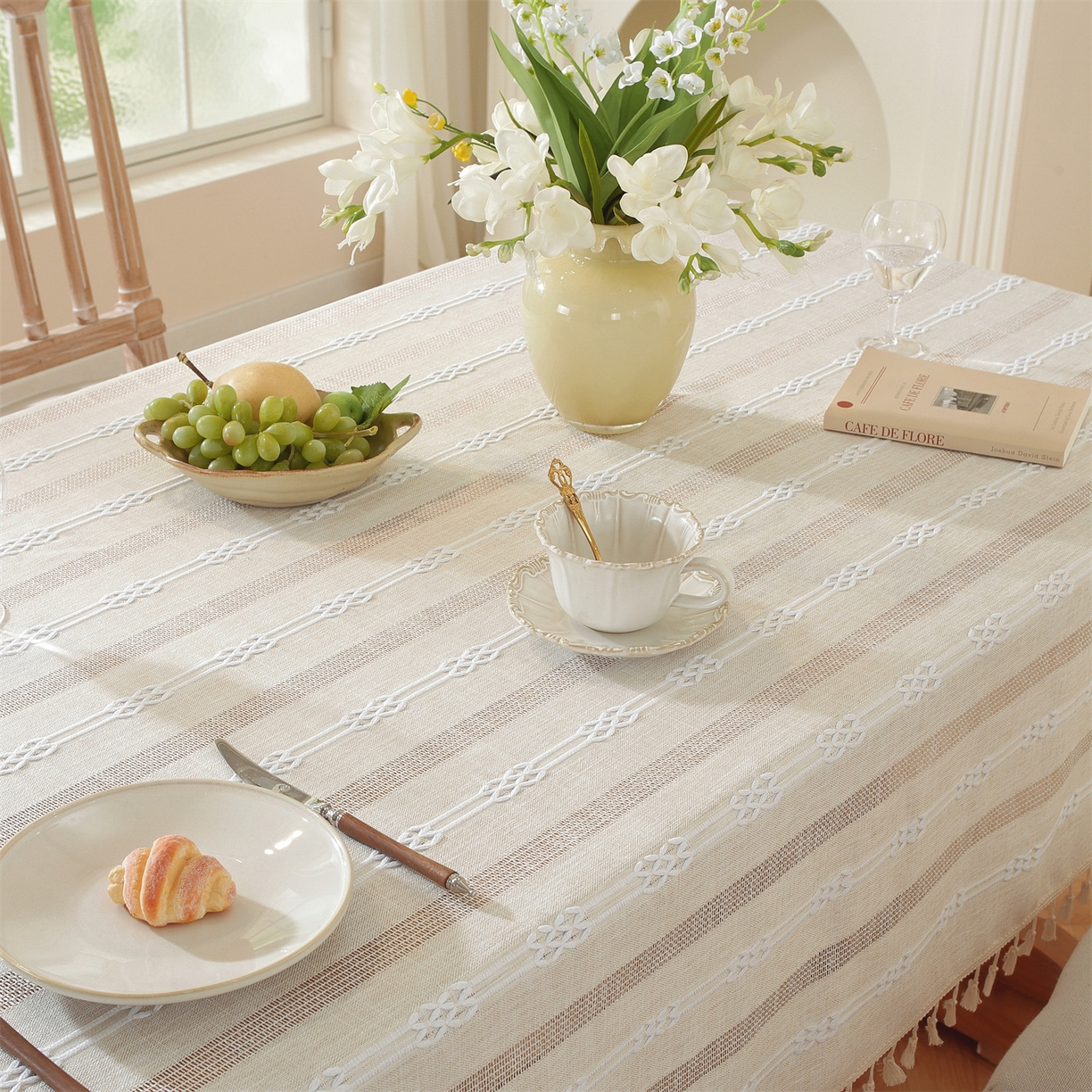 91家纺网 家纺一手货源 找家纺 共鸣沙发垫 2025新款棉麻桌布镂空条纹系列 镂空条纹米色