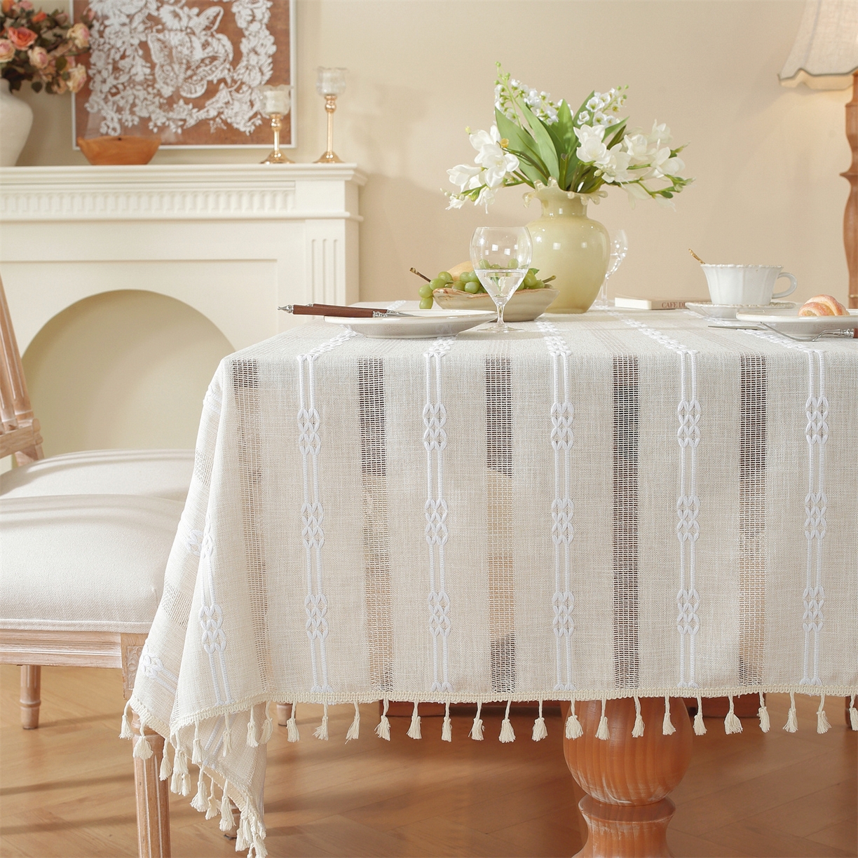 91家纺网 家纺一手货源 找家纺 共鸣沙发垫 2025新款棉麻桌布镂空条纹系列 镂空条纹米色