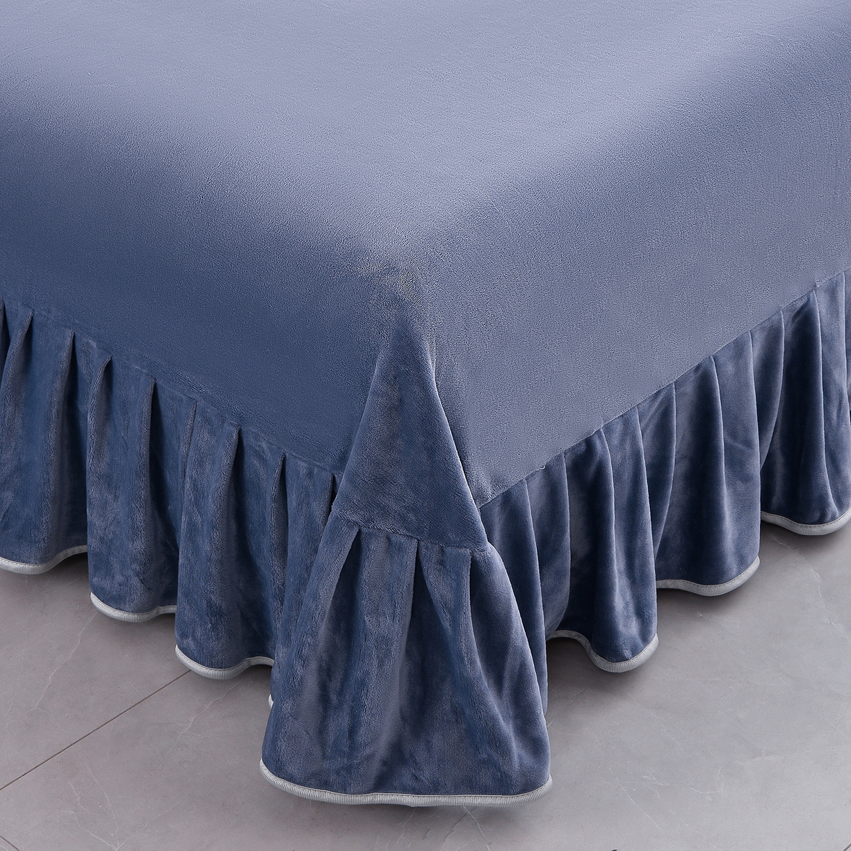 91家纺网 家纺一手货源 找家纺 启扬 2025直播爆款新款8.5斤加厚高克重牛奶绒四件套床裙款法莱绒宝宝绒金貂绒 相思叶语-灰