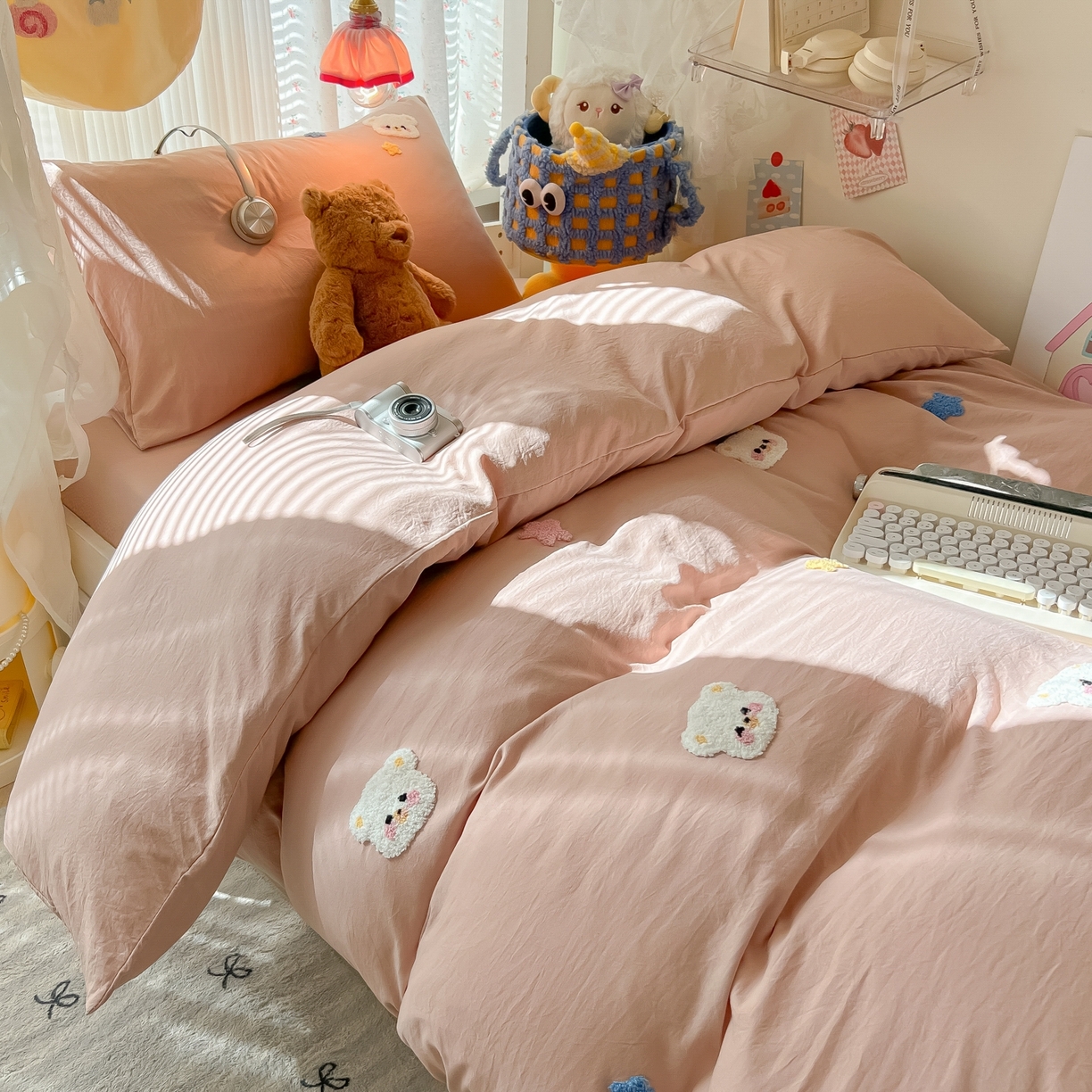 91家纺网 家纺一手货源 找家纺 韩巢家纺 2025新款学生宿舍寝室高低床水洗棉毛巾绣学生季被套床单三件套-幸运熊 幸运熊奶咖