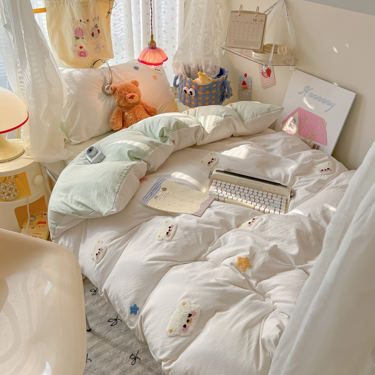 91家纺网 家纺一手货源 找家纺 韩巢家纺 2025新款学生宿舍寝室高低床水洗棉毛巾绣学生季被套床单三件套-幸运熊 幸运熊白绿