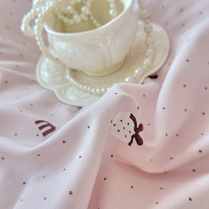 91家纺网 家纺一手货源 找家纺 易辰美 2025新款法式公主风夹棉床盖四件套 草莓啵啵-粉