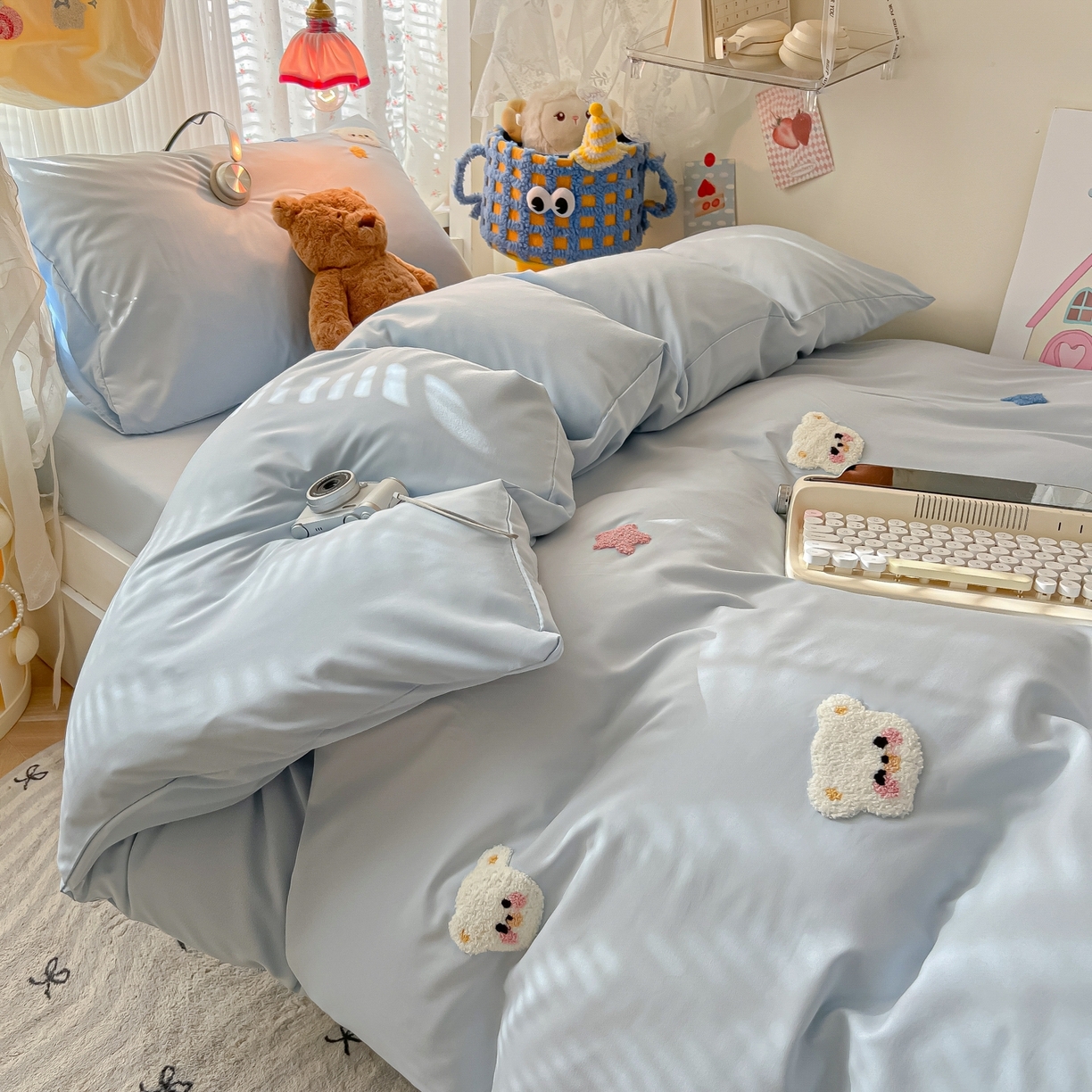 91家纺网 家纺一手货源 找家纺 韩巢家纺 2025新款学生宿舍寝室高低床水洗棉毛巾绣学生季被套床单三件套-幸运熊 幸运熊浅蓝