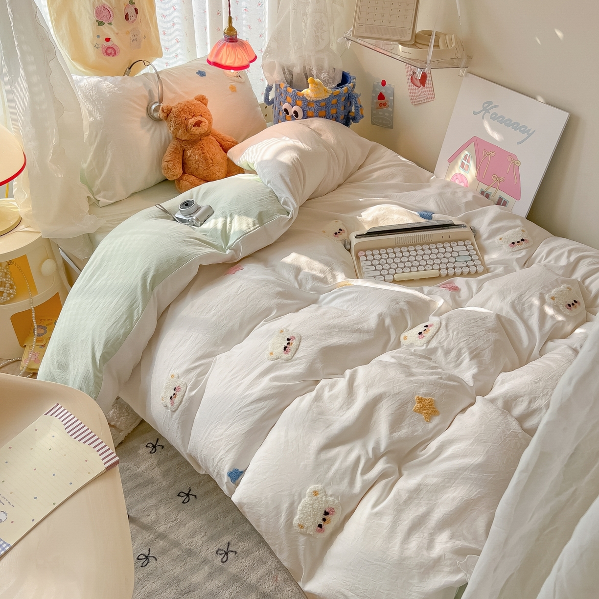 91家纺网 家纺一手货源 找家纺 韩巢家纺 2025新款学生宿舍寝室高低床水洗棉毛巾绣学生季被套床单三件套-幸运熊 幸运熊白绿