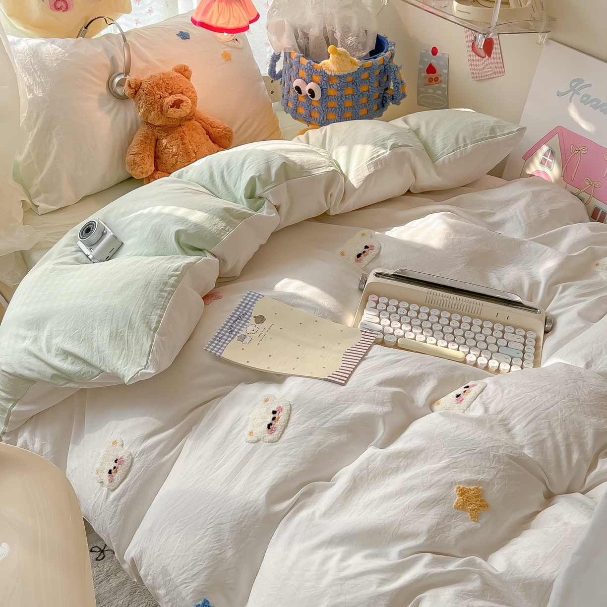 91家纺网 家纺一手货源 找家纺 韩巢家纺 2025新款学生宿舍寝室高低床水洗棉毛巾绣学生季被套床单三件套-幸运熊 幸运熊白绿