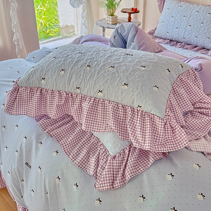 91家纺网 家纺一手货源 找家纺 易辰美 2025新款法式公主风夹棉床盖四件套 草莓啵啵-兰