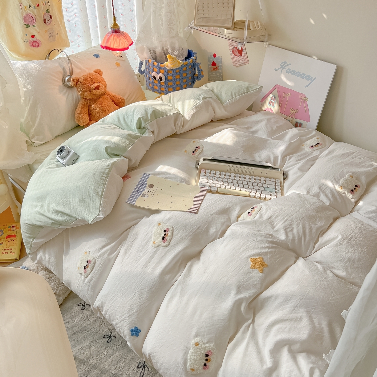 91家纺网 家纺一手货源 找家纺 韩巢家纺 2025新款学生宿舍寝室高低床水洗棉毛巾绣学生季被套床单三件套-幸运熊 幸运熊白绿