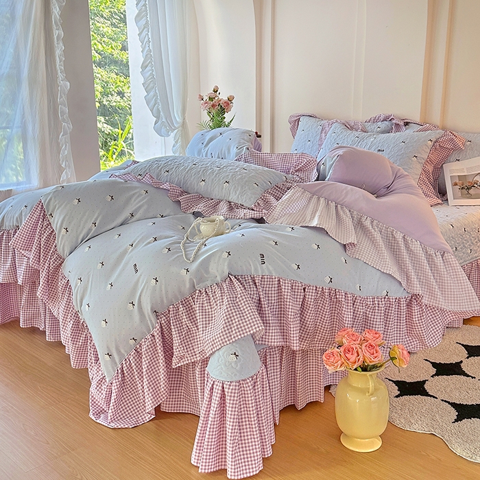 91家纺网 家纺一手货源 找家纺 易辰美 2025新款法式公主风夹棉床盖四件套 草莓啵啵-兰
