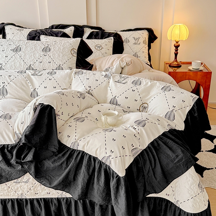 91家纺网 家纺一手货源 找家纺 易辰美 2025新款法式公主风夹棉床盖四件套 榴夏-灰