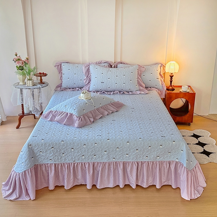 91家纺网 家纺一手货源 找家纺 易辰美 2025新款法式公主风夹棉床盖四件套 草莓啵啵-兰