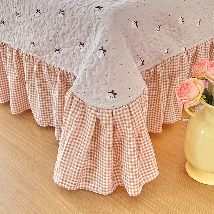 91家纺网 家纺一手货源 找家纺 易辰美 2025新款法式公主风夹棉床盖四件套 草莓啵啵-粉