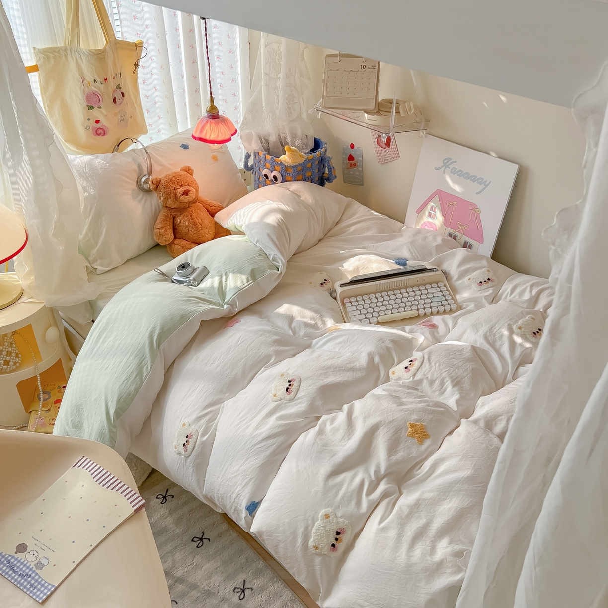 91家纺网 家纺一手货源 找家纺 韩巢家纺 2025新款学生宿舍寝室高低床水洗棉毛巾绣学生季被套床单三件套-幸运熊 幸运熊白绿