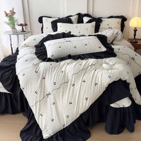 91家纺网 家纺一手货源 找家纺 易辰美 2025新款法式公主风夹棉床盖四件套 黑樱桃