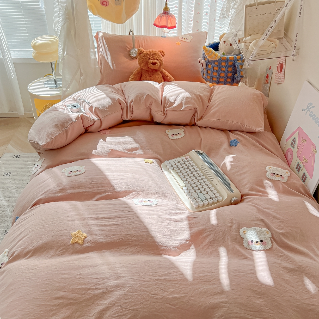 91家纺网 家纺一手货源 找家纺 韩巢家纺 2025新款学生宿舍寝室高低床水洗棉毛巾绣学生季被套床单三件套-幸运熊 幸运熊奶咖