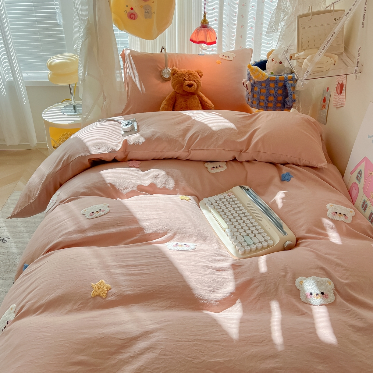 91家纺网 家纺一手货源 找家纺 韩巢家纺 2025新款学生宿舍寝室高低床水洗棉毛巾绣学生季被套床单三件套-幸运熊 幸运熊奶咖