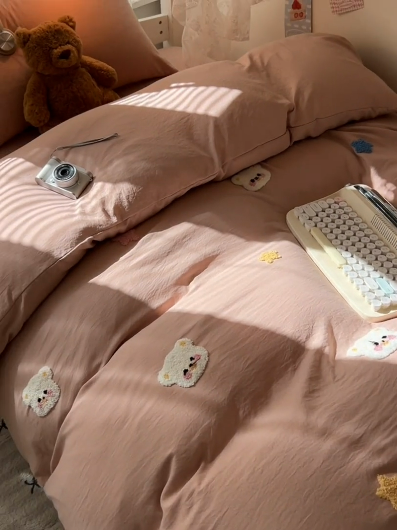 91家纺网 家纺一手货源 找家纺 韩巢家纺 2025新款学生宿舍寝室高低床水洗棉毛巾绣学生季被套床单三件套-幸运熊 幸运熊奶咖